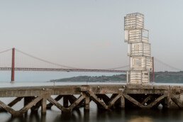 ponte 25 de april lissabon with light cubes