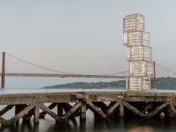 ponte 25 de april lissabon with light cubes